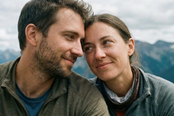 Mężczyzna i kobieta w monogamicznym związku, okazujący bliskość i zaufanie